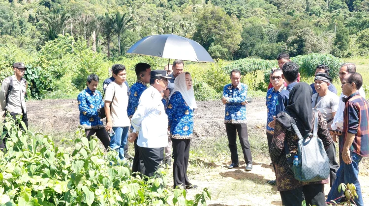 Bupati Natuna lakukan Pemantauan Normalisasi Aliran Sungai