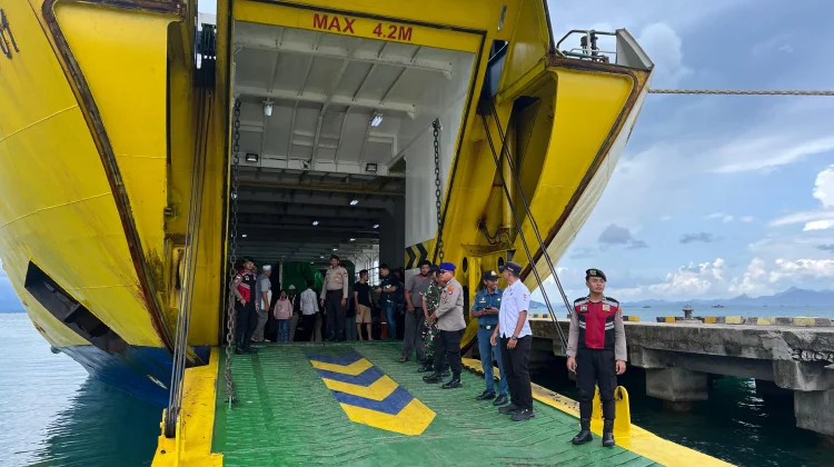 Polsek Bunguran Barat Perketat Pengamanan KMP Bahtera Nusantara 01