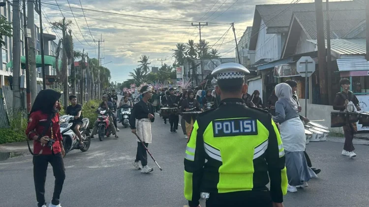 Satlantas Polres Natuna Kawal Pawai Ta'aruf  SMAN 2 Bunguran Timur