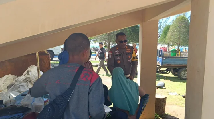 Jumat Berkah, Satlantas Polres Natuna Berbagi Nasi Kotak