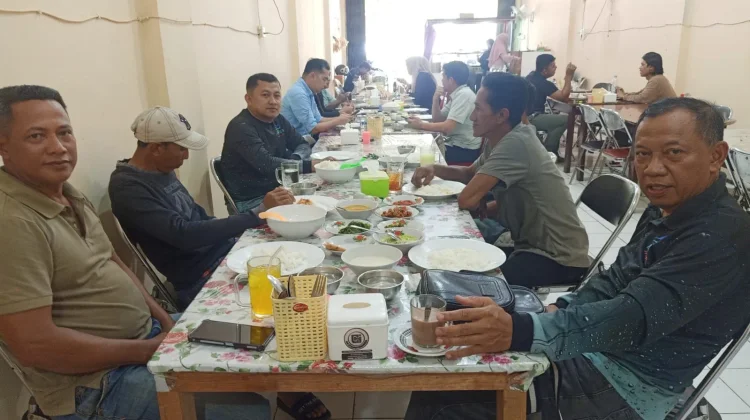 Perumda Tirta Nusa Apresiasi Tim Pemasangan Jaringan PLN di Embung Sebayar