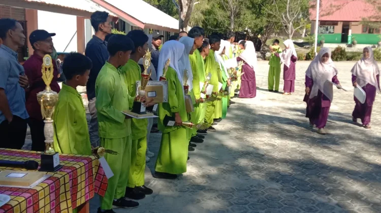 Gerakan Ayah Ambil Rapor Diterapkan di SMPN 2 Bunguran Timur
