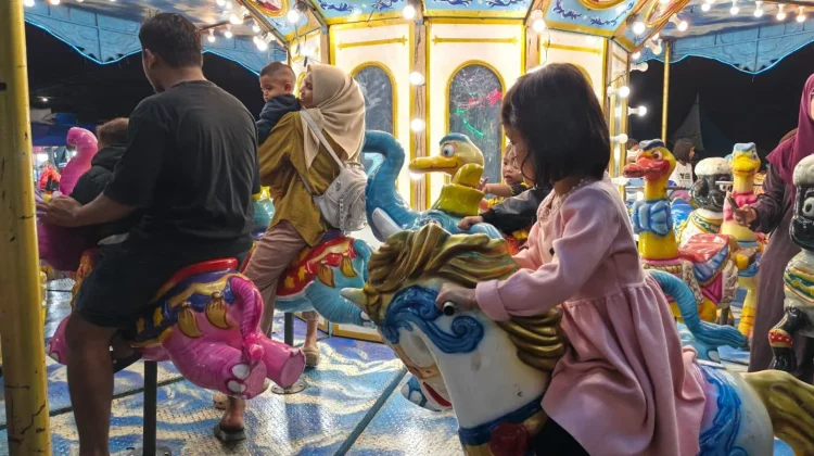 Antusiasme Warga Natuna Sambut Pasar Malam