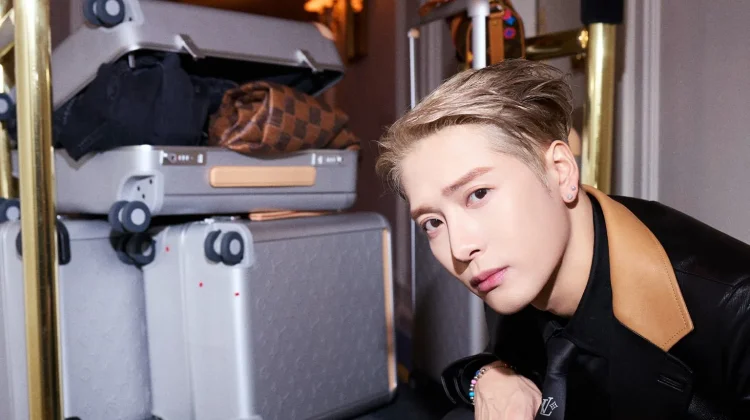 Tampil di Bandara Dengan Brewok, Jackson Wang Buat Penggemar Heboh!