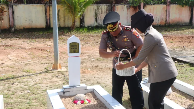 Kapolres Natuna Pimpin Ziarah di Taman Makam Pahlawan