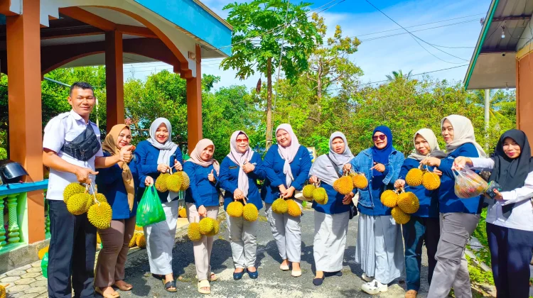 Berburu Durian ke Desa Setengar