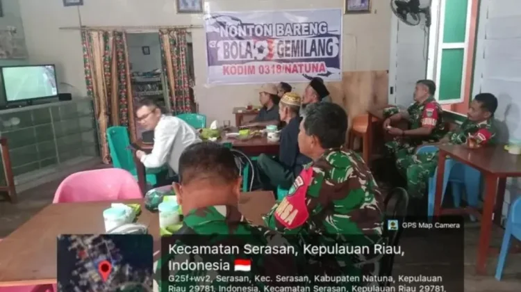 Koramil 06/Serasan Nobar Piala Dunia Bersama Warga