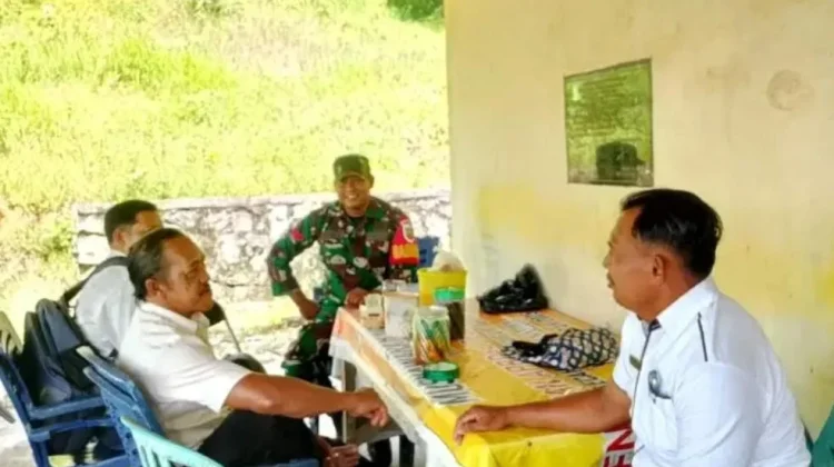 Babinsa Harapan Jaya Gelar Komsos dengan Perangkat Desa