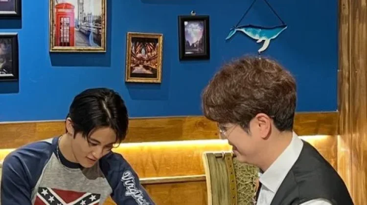 Mark Lee Picu Kemarahan Netizen karena Hal ini di Foto Terbarunya