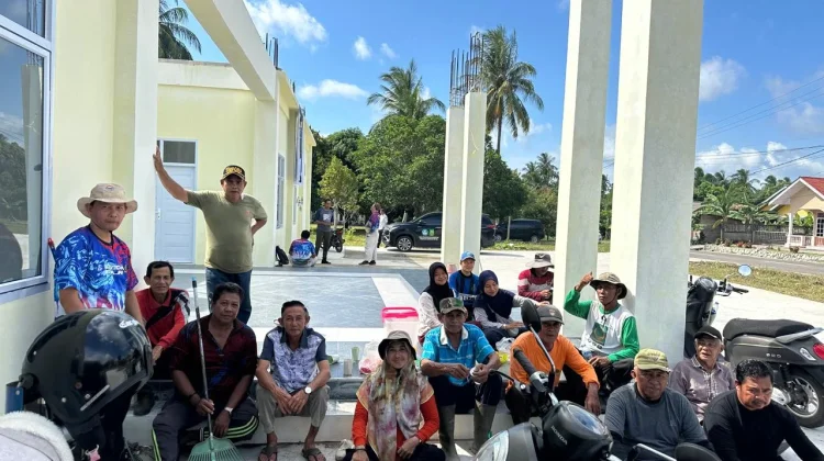 Kelurahan Ranai Darat Bersama Warga Dukung Operasional SMP Negeri 004