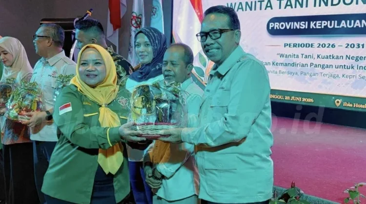 Wakil Bupati Natuna Hadiri Pelantikan  DPD Perempuan HKTI Kepri
