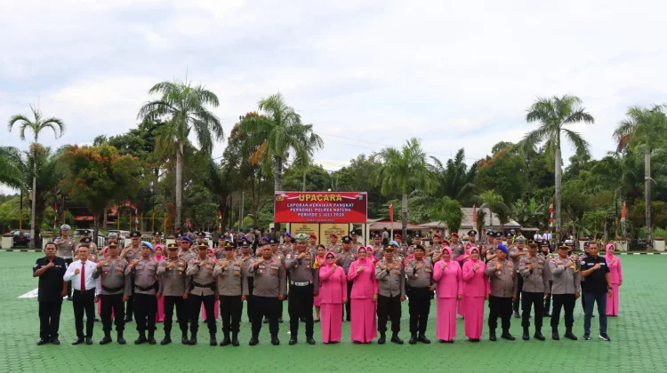 Kapolres Natuna Pimpin Upacara Kenaikan Pangkat 42 Personel