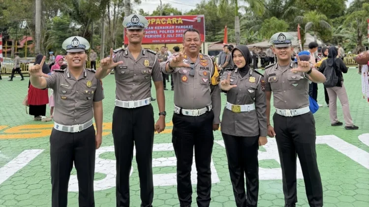 Kasat Lantas Sampaikan Ucapan Selamat Empat Personel