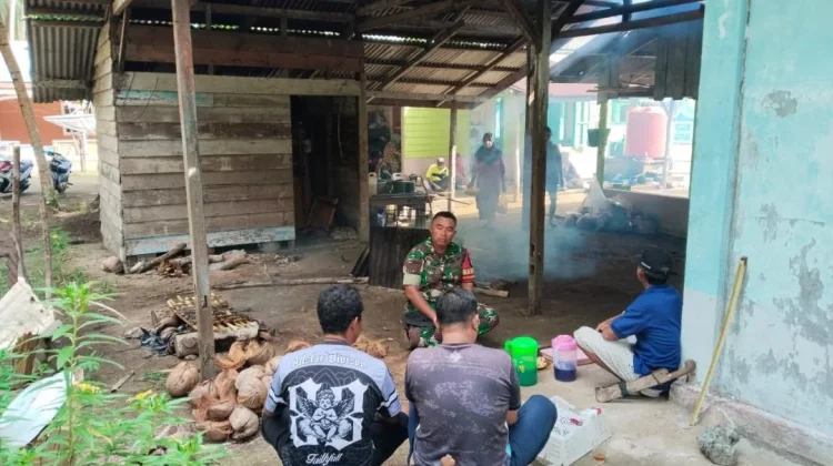 Babinsa Air Putih Perkuat Kedekatan dengan Warga