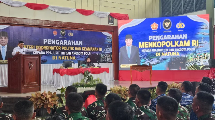 Kunker ke Natuna, Menko Polkam Beri Semangat Prajurit TNI-Polri di Perbatasan