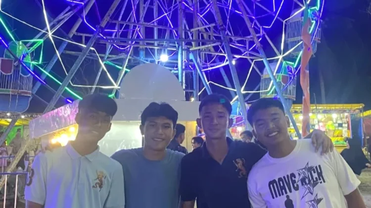 Keseruan Remaja Natuna di Pasar Malam Pering Natuna
