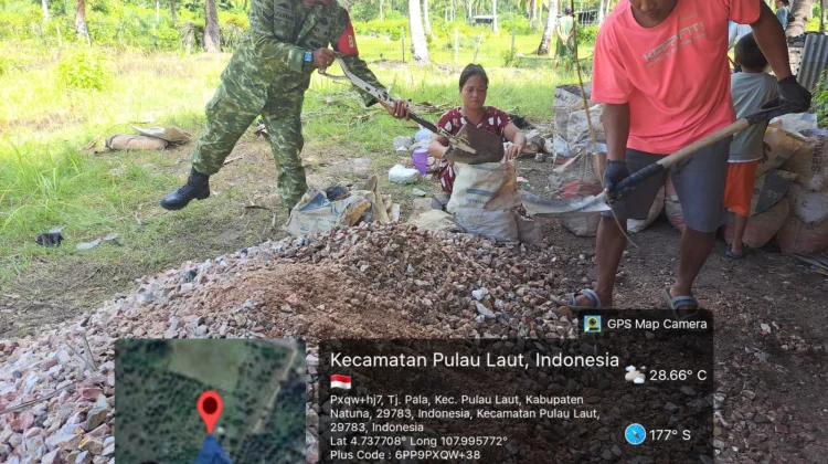 Babinsa Pererat Hubungan dengan Warga