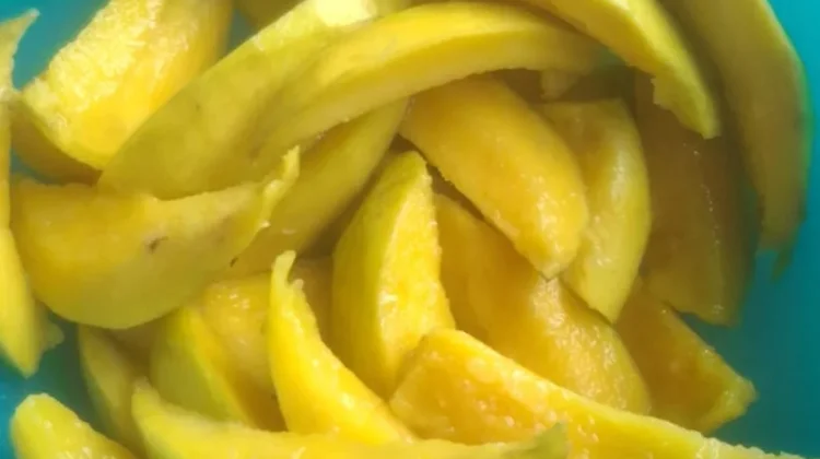 Cara Unik Menikmati Buah Sedek