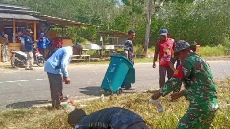 Babinsa Goro bersama pemdes dan masyarakat Desa Harapan Jaya