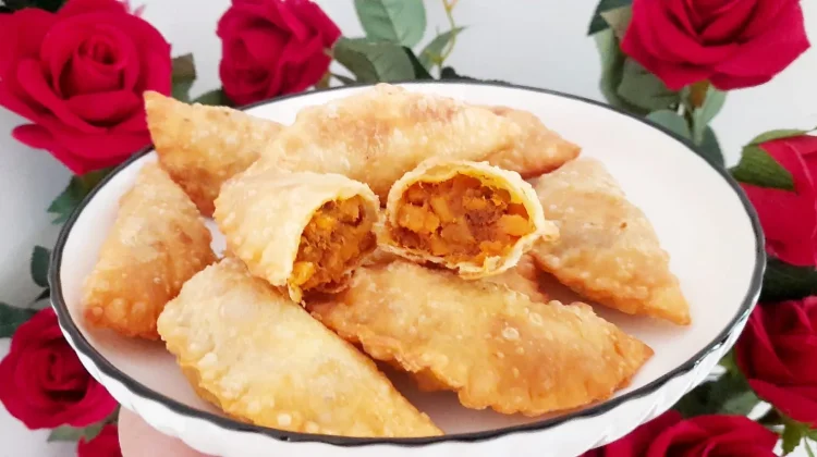 Resep Pastel Isi Kari Ubi Jalar Campur Ikan Tongkol