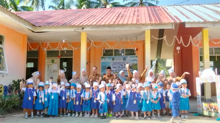 Hari Pertama MPLS Ramah PAUD di Natuna Orang Tua Dampingi Anak