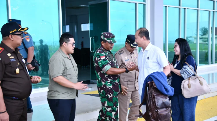Danlanud Raden Sadjad Antar Keberangkatan Danlanal Ranai ke Tempat Tugas Baru