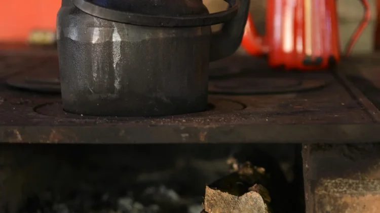 Mengapa Masakan yang Dimasak dengan Tungku Kayu Memiliki Aroma Khas?