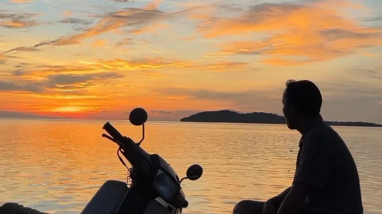 Sunset di Pelabuhan Pulau Serantas Bikin Betah