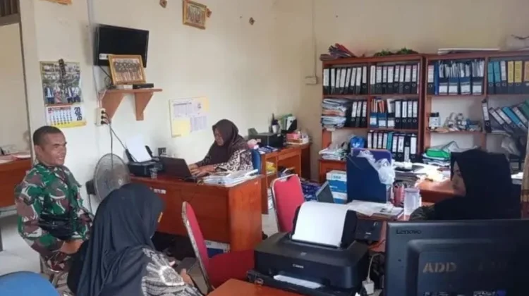 Babinsa Tapau Perkuat Sinergi dengan Aparatur Desa