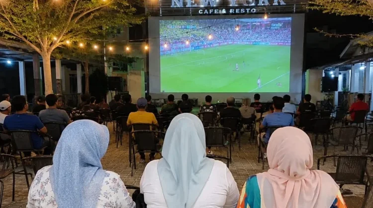 Keseruan Ibu-Ibu Nobar Final Piala Dunia 2026 di Natuna