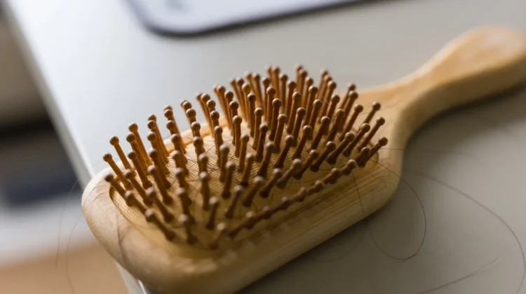 Jangan Abaikan Kebersihan Sisir, Ini Dampaknya bagi Kesehatan Rambut