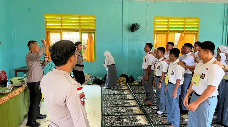 Bhabinkamtibmas Serasan Timur Edukasi Siswa Baru SMAN