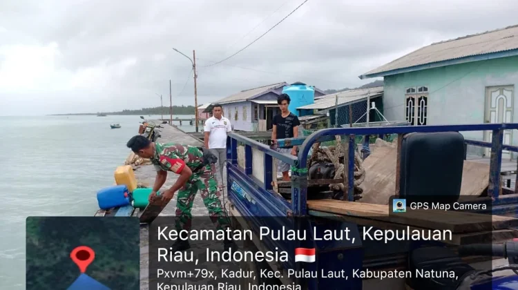 Babinsa Bantu Rehabilitasi Rumah Warga