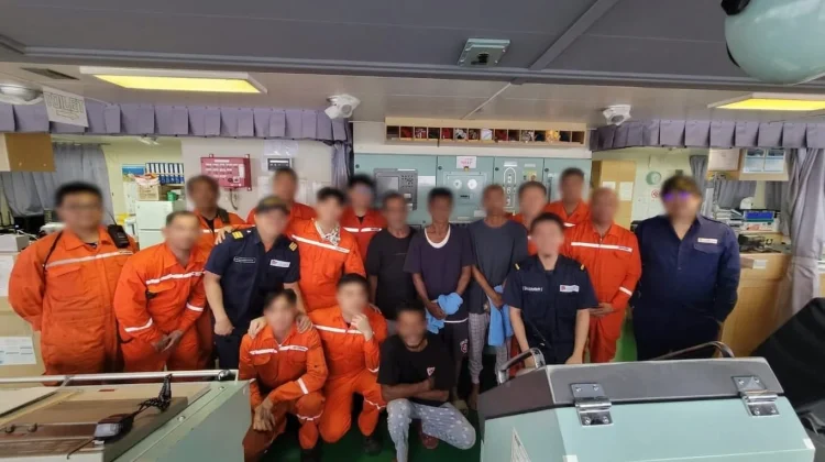Sinyal Flare Selamatkan Empat ABK TB AOM 787 di Anambas