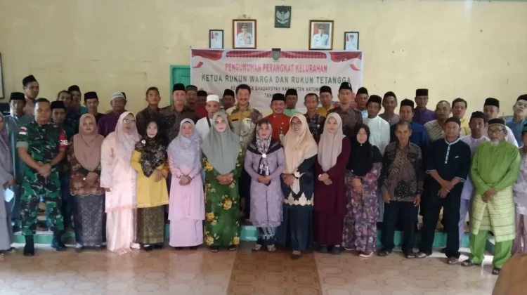 39 orang RT dan RW di Kelurahan Bandarsyah mengikuti Pelantikan dan Pengukuhan