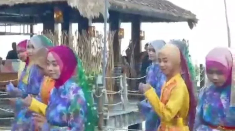 Siswa SMAN 2 Bunguran Timur Tampil di Sunset Festival