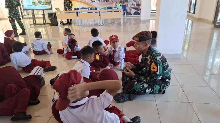 Taruna Angkatan Laut Menyemai Semangat di Natuna