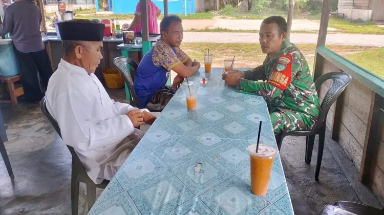 Babinsa Air Payang Perkuat Komsos