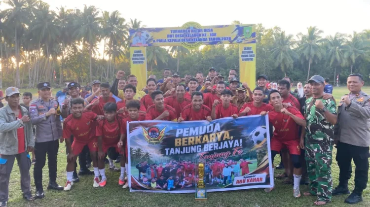 Kesebelasan Desa Tanjung Juarai Turnamen Antar Desa di Kelanga