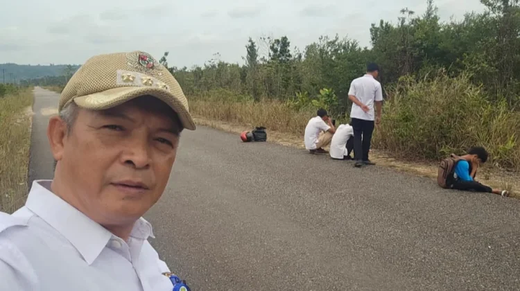 Camat Bunguran Batubi Ikut Antar Siswa Sekolah Rakyat