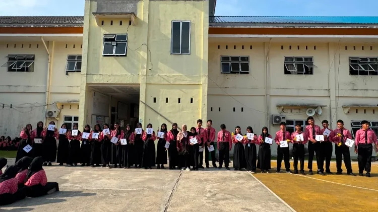 Kamis Literasi Ceria Diisi Siswa Kelas XII Medical 2