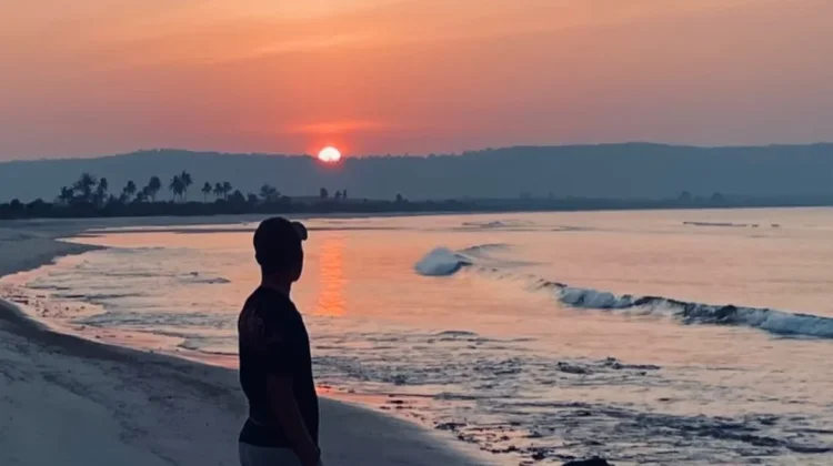 Sunset di Pantai Sujung, Pesona Senja yang Memikat Hati