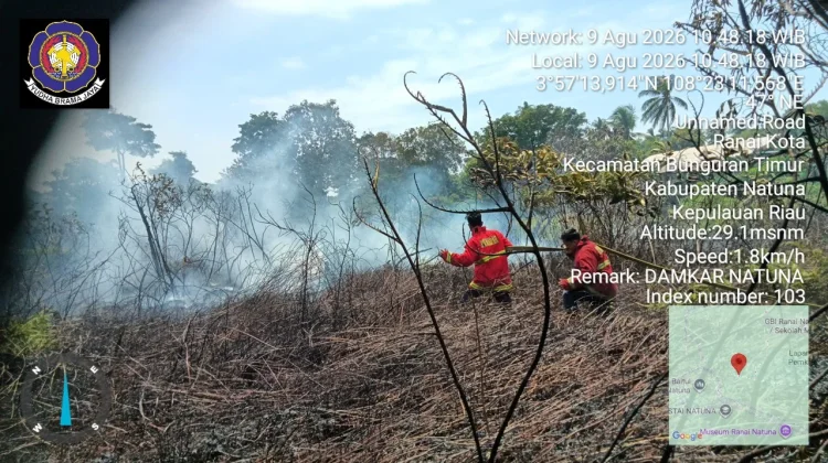 Damkar Natuna Padamkan Dua Hektare Lahan Terbakar di Puak