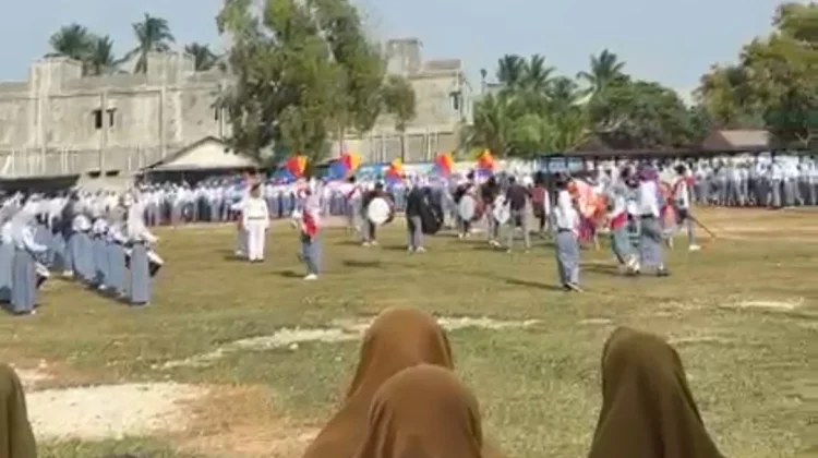 Marching Band Tampil di Upacara SMAN2 Bunguran Timur