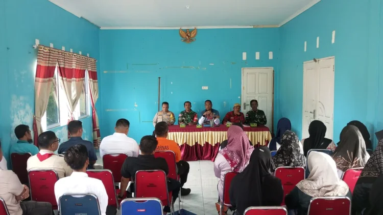 Gotong Royong Sambut HUT RI di Pulau Laut