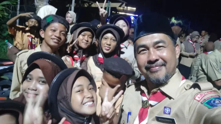 Pawai Obor Meriahkan Hari Pramuka di Subi