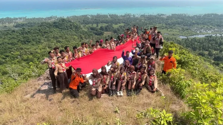 Bendera Raksasa Meriahkan HUT RI ke-81 di Pulau Laut, Natuna