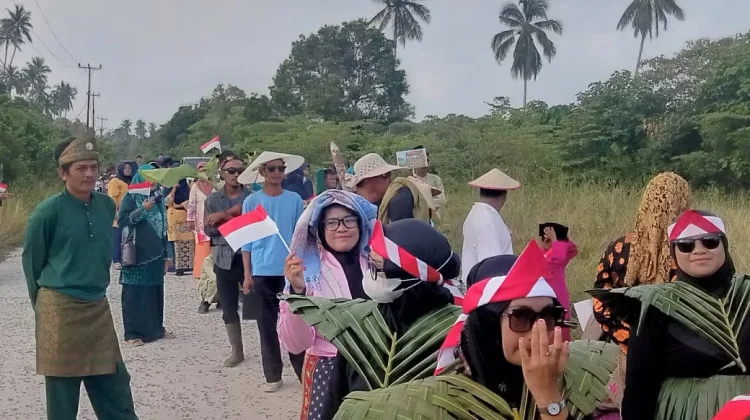 150 Warga Kelarik Air Mali Meriahkan Pawai