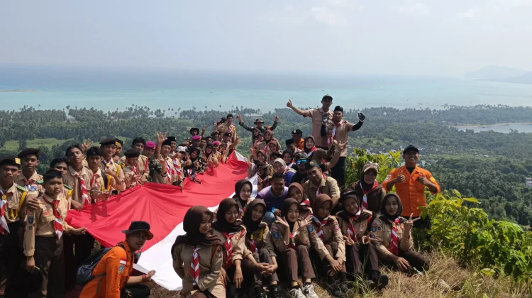 Pramuka Pulau Laut Gelar Pengibaran Bendera