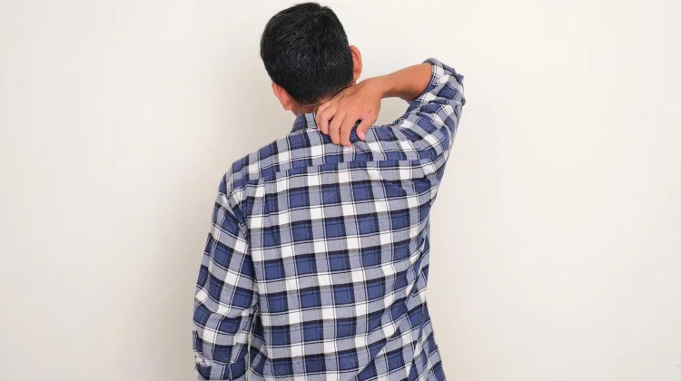Cara Mengurangi Sakit Leher Belakang dengan Aman